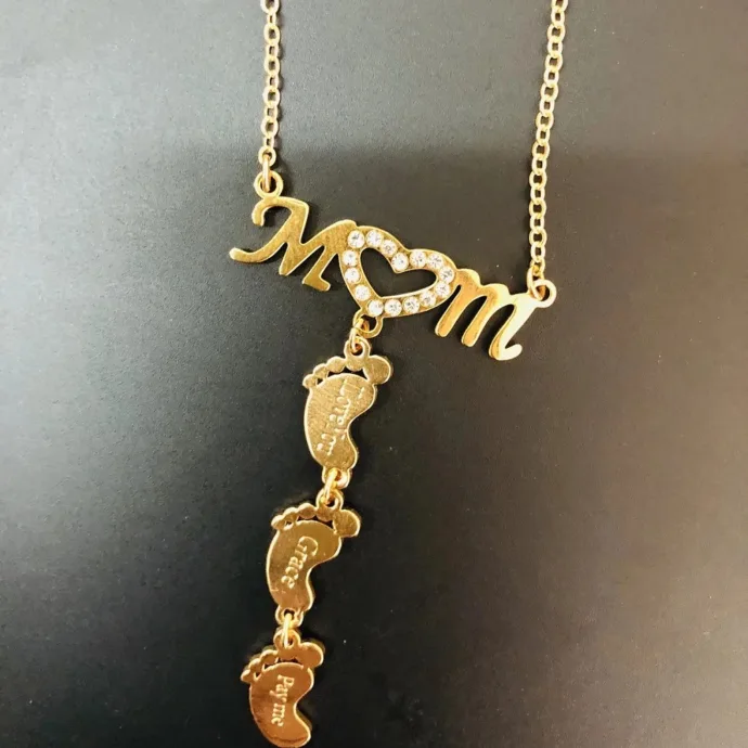 ⁦Collier Personnalisé avec Nom de Maman, Pendentif de Pied de Bébé⁩ - الصورة ⁦4⁩