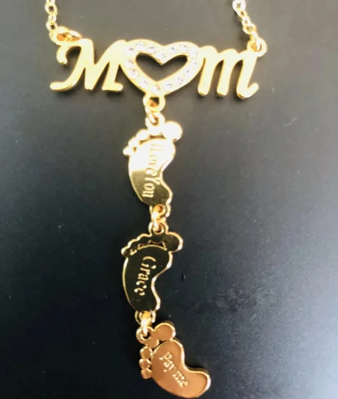 ⁦Collier Personnalisé avec Nom de Maman, Pendentif de Pied de Bébé⁩ - الصورة ⁦2⁩