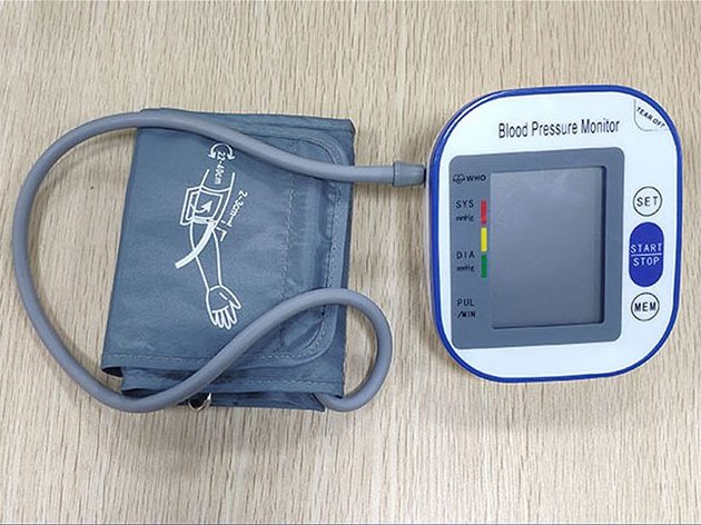 جهاز قياس ضغط الدم الإلكتروني