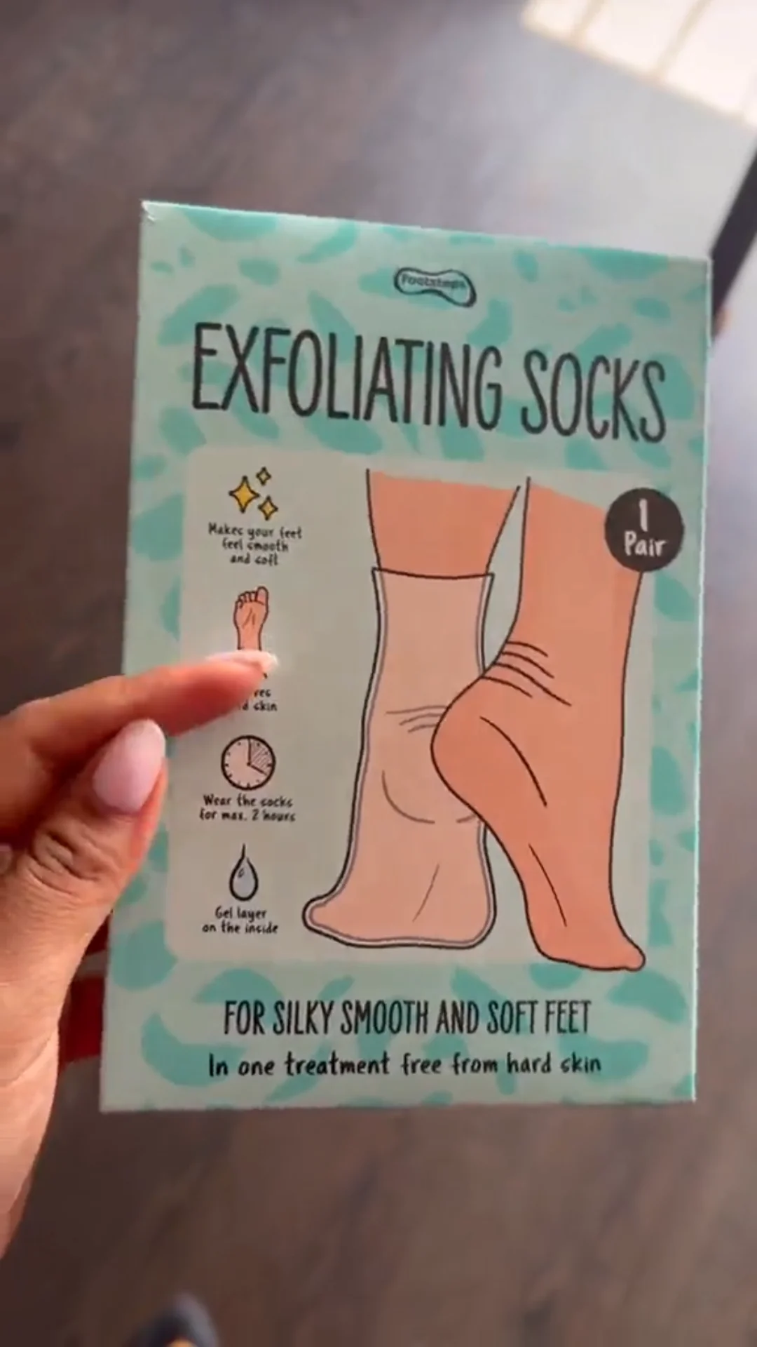PAIRE CHAUSSETTES EXFOLIANTE زوج من الجوارب المقشرة للعناية المضادة للتصلب